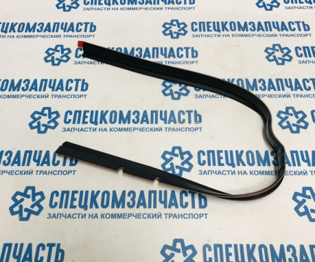 Уплотнитель двери боковой нижний на Hyundai HD - 821505H003