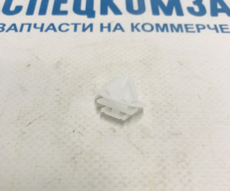Клипса крепления накладки лобового стекла (жабо) на Пежо Боксер - P370464