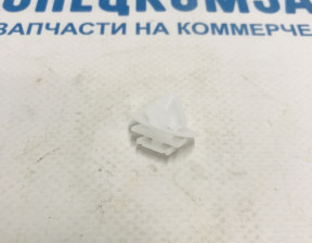 Клипса крепления накладки лобового стекла (жабо) на Пежо Боксер - P370464